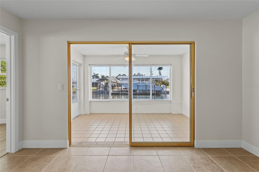 For Sale: $249,000 (2 beds, 2 baths, 1078 Square Feet)