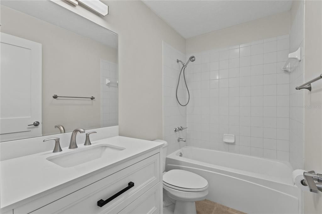 For Sale: $249,000 (2 beds, 2 baths, 1078 Square Feet)
