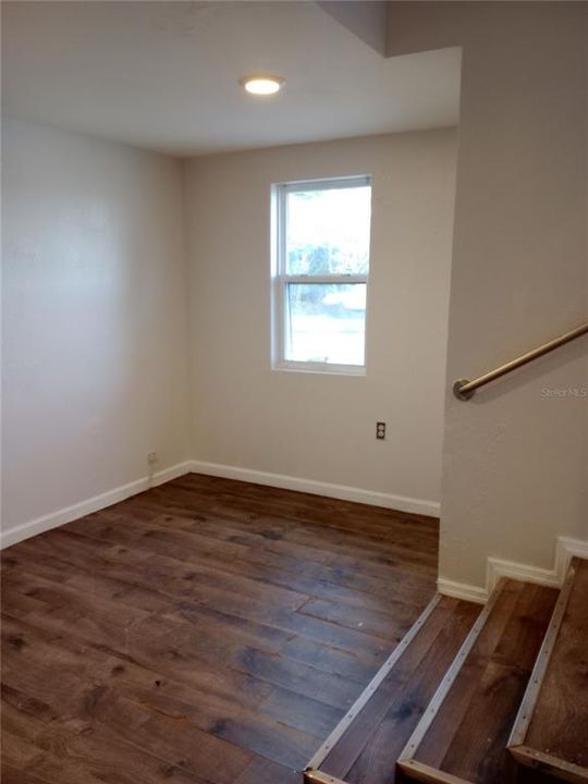 For Rent: $875 (1 beds, 1 baths, 375 Square Feet)