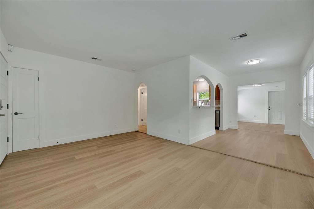 На продажу: $339,000 (2 спален, 1 ванн, 912 Квадратных фут)