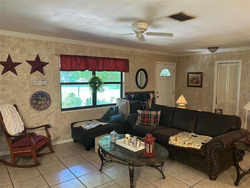 For Sale: $400,000 (3 beds, 2 baths, 2068 Square Feet)