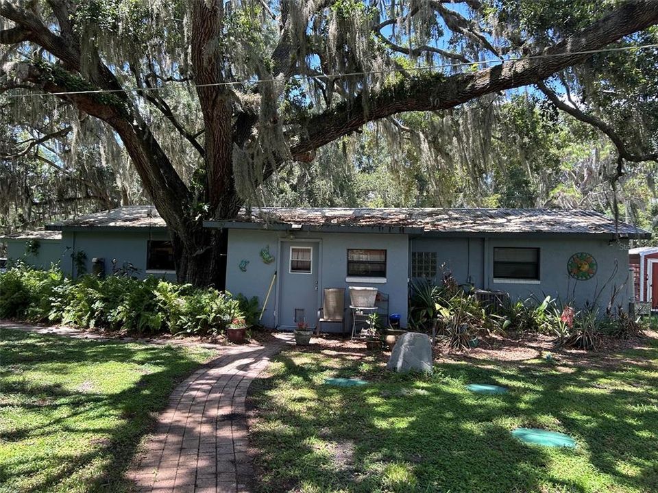 For Sale: $400,000 (3 beds, 2 baths, 2068 Square Feet)