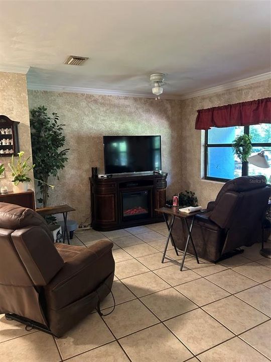 For Sale: $400,000 (3 beds, 2 baths, 2068 Square Feet)
