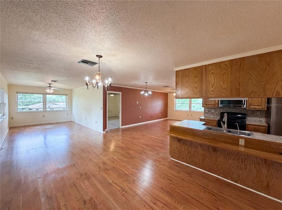 For Sale: $280,000 (2 beds, 2 baths, 1506 Square Feet)