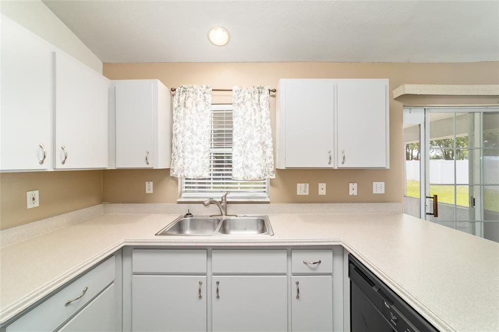 For Sale: $235,000 (3 beds, 2 baths, 1238 Square Feet)