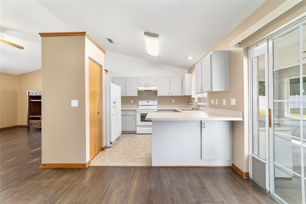 For Sale: $235,000 (3 beds, 2 baths, 1238 Square Feet)