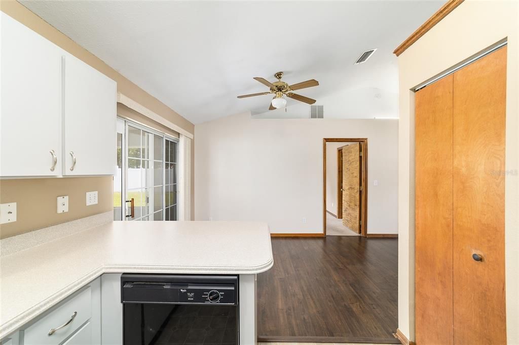 For Sale: $235,000 (3 beds, 2 baths, 1238 Square Feet)