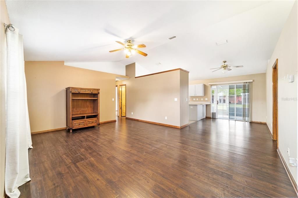 For Sale: $235,000 (3 beds, 2 baths, 1238 Square Feet)