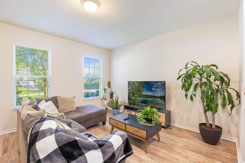 For Sale: $414,000 (3 beds, 2 baths, 1569 Square Feet)