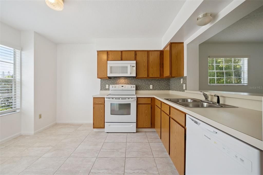 For Sale: $249,000 (2 beds, 1 baths, 1363 Square Feet)