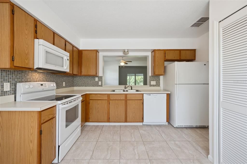 For Sale: $249,000 (2 beds, 1 baths, 1363 Square Feet)