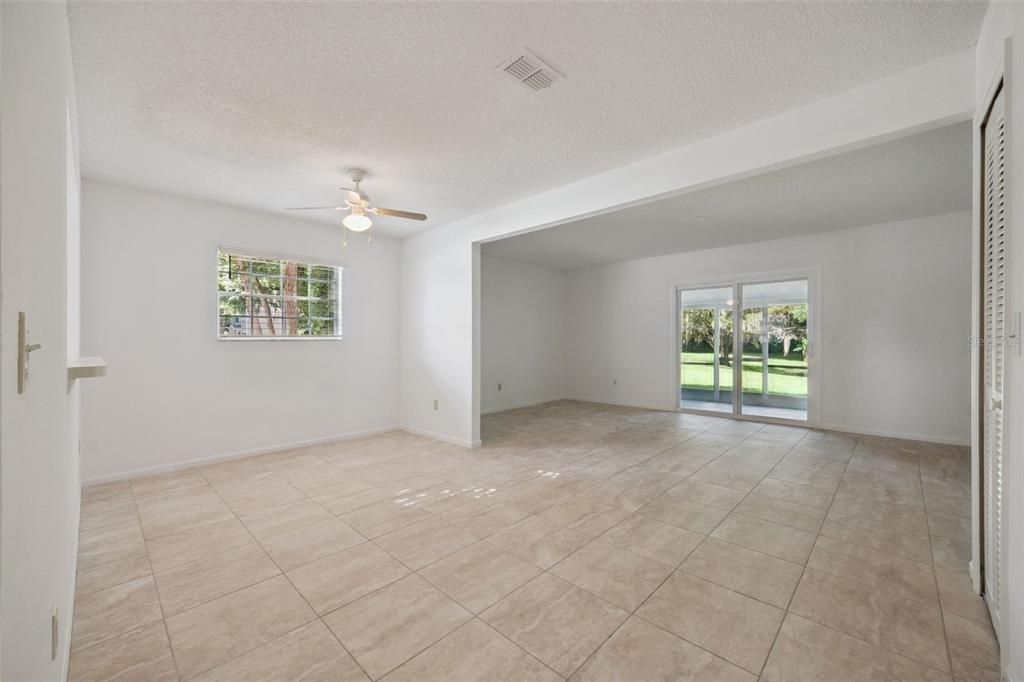 For Sale: $249,000 (2 beds, 1 baths, 1363 Square Feet)