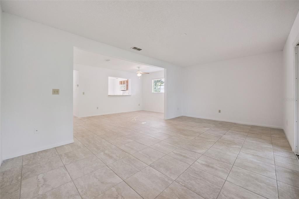 For Sale: $249,000 (2 beds, 1 baths, 1363 Square Feet)