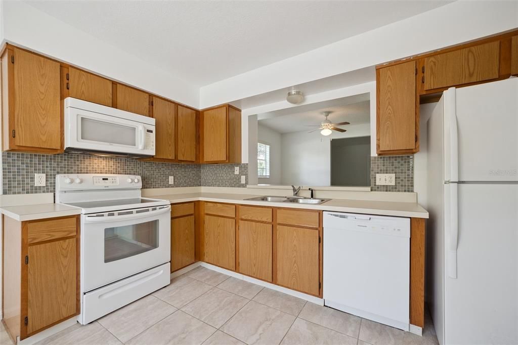 For Sale: $249,000 (2 beds, 1 baths, 1363 Square Feet)
