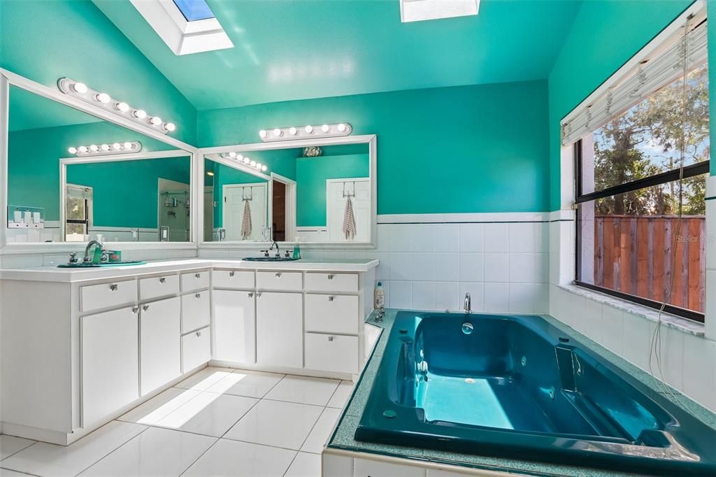 На продажу: $469,900 (3 спален, 2 ванн, 1609 Квадратных фут)