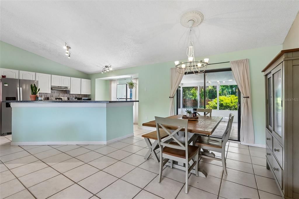На продажу: $469,900 (3 спален, 2 ванн, 1609 Квадратных фут)