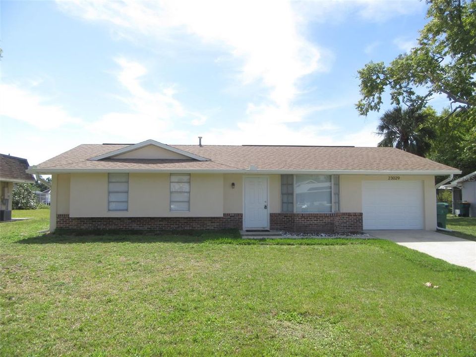 For Rent: $1,750 (3 beds, 2 baths, 1067 Square Feet)