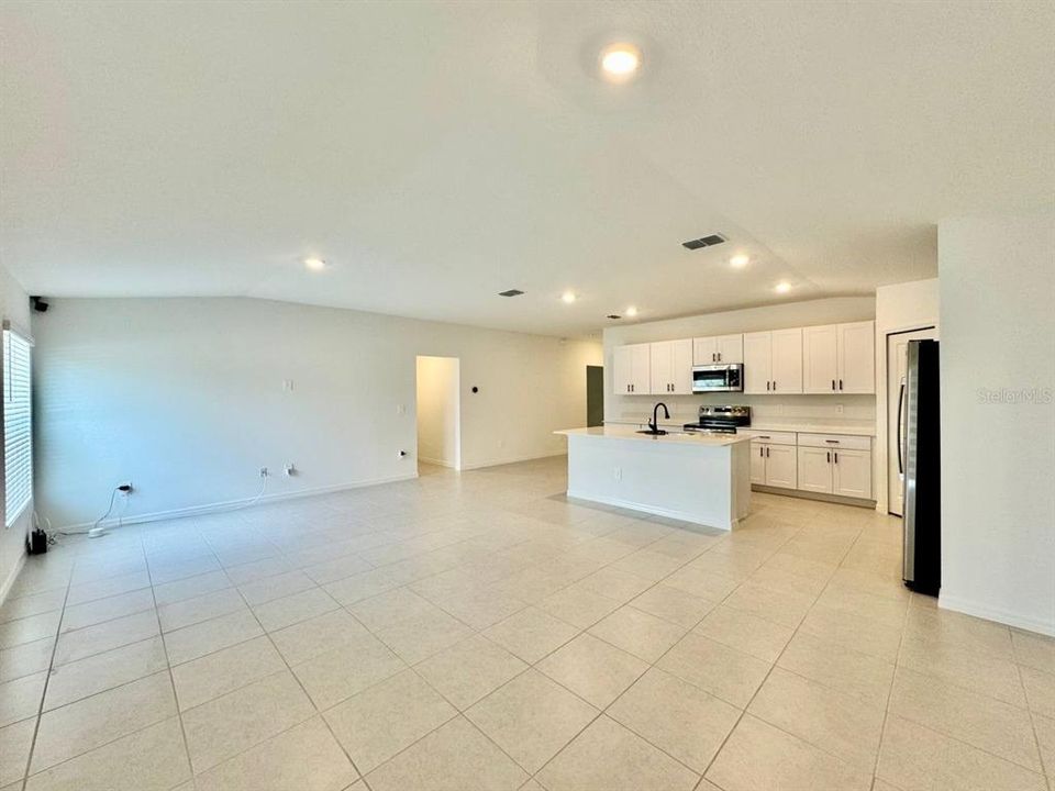 出租: $2,600 (4 贝兹, 3 浴室, 2157 平方英尺)