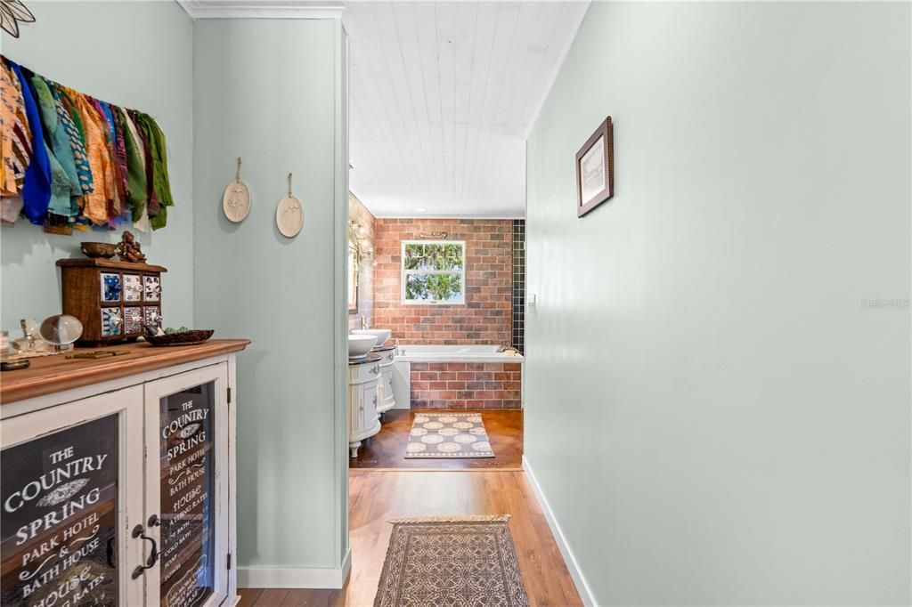 For Sale: $459,000 (2 beds, 2 baths, 1728 Square Feet)
