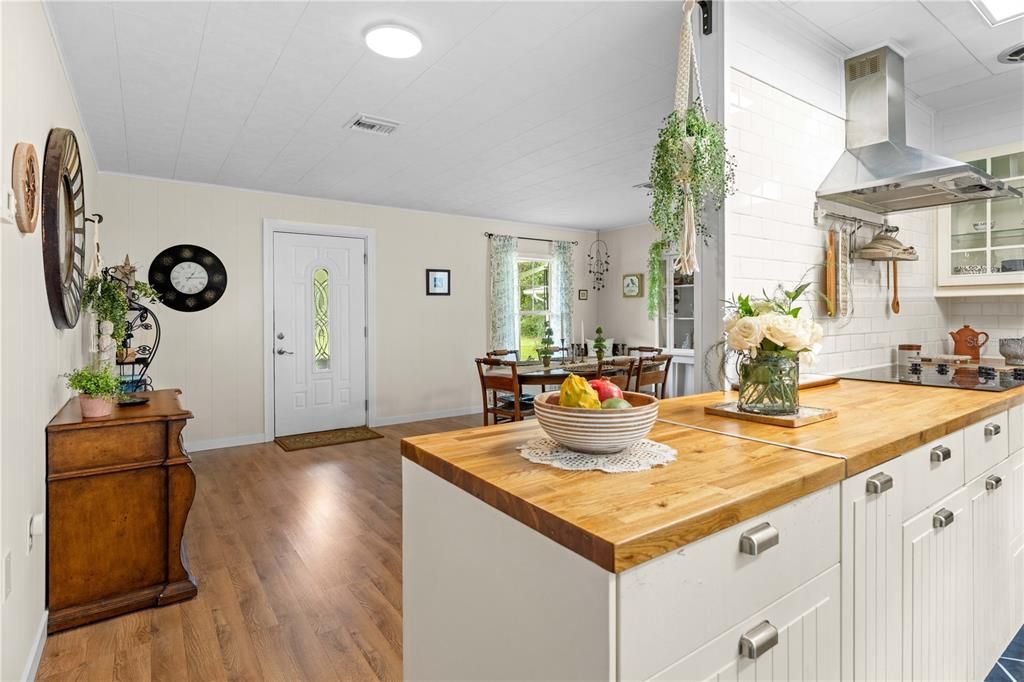 For Sale: $459,000 (2 beds, 2 baths, 1728 Square Feet)