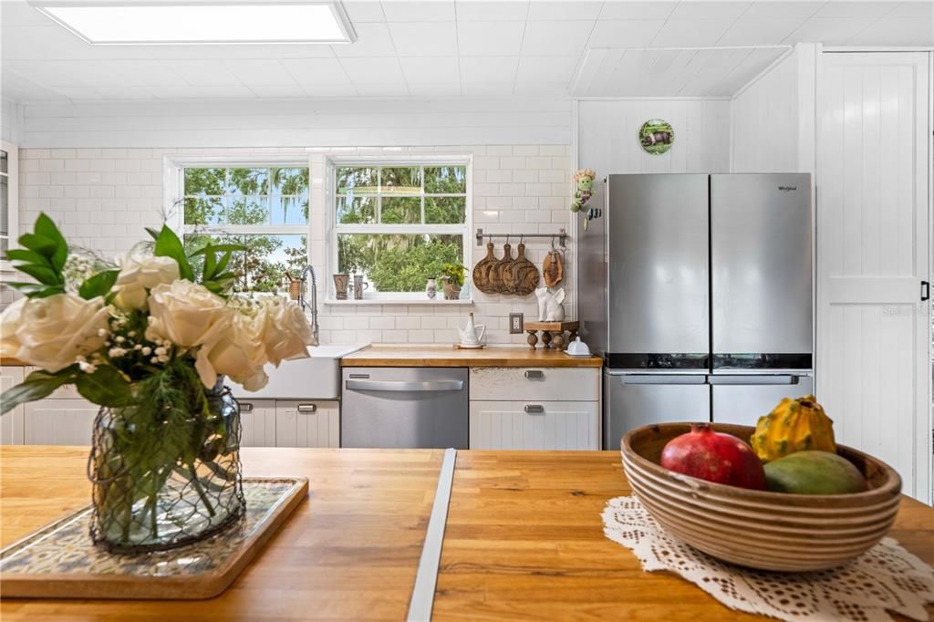 For Sale: $459,000 (2 beds, 2 baths, 1728 Square Feet)