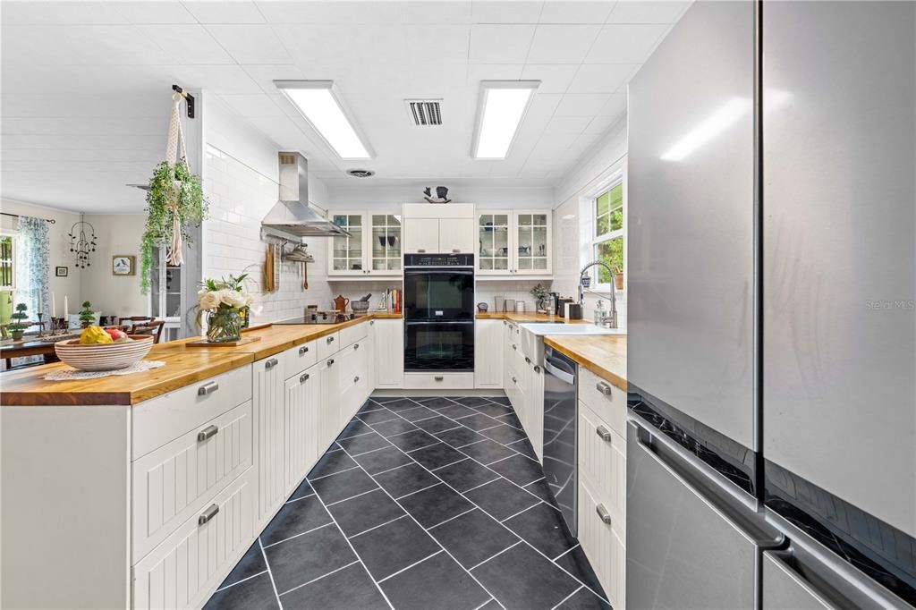 For Sale: $459,000 (2 beds, 2 baths, 1728 Square Feet)