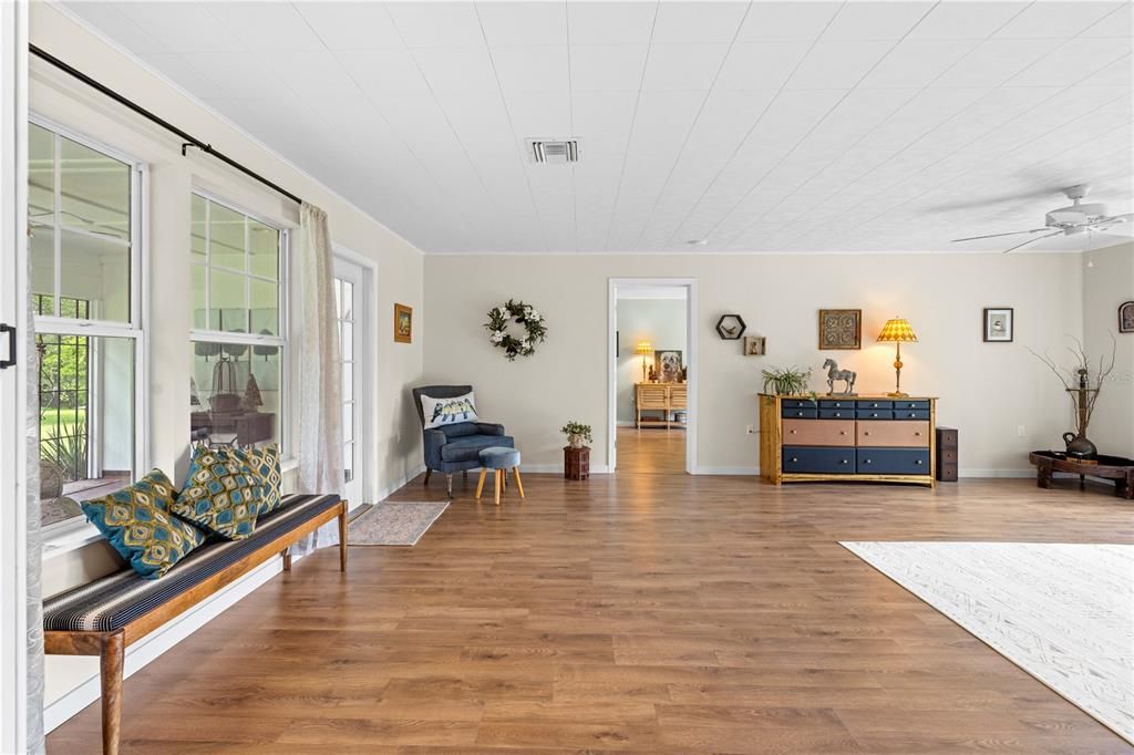 For Sale: $459,000 (2 beds, 2 baths, 1728 Square Feet)