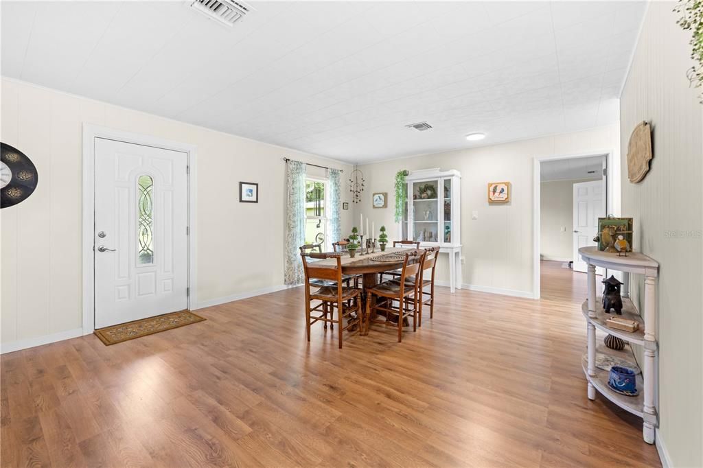 For Sale: $459,000 (2 beds, 2 baths, 1728 Square Feet)