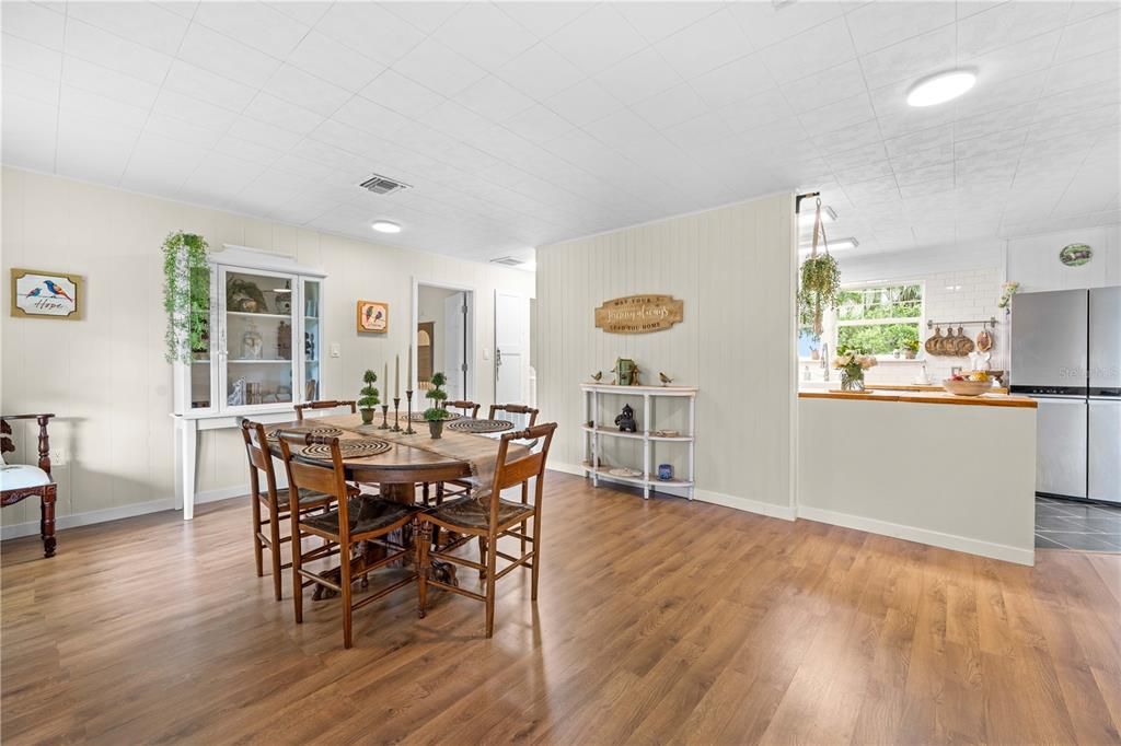 For Sale: $459,000 (2 beds, 2 baths, 1728 Square Feet)
