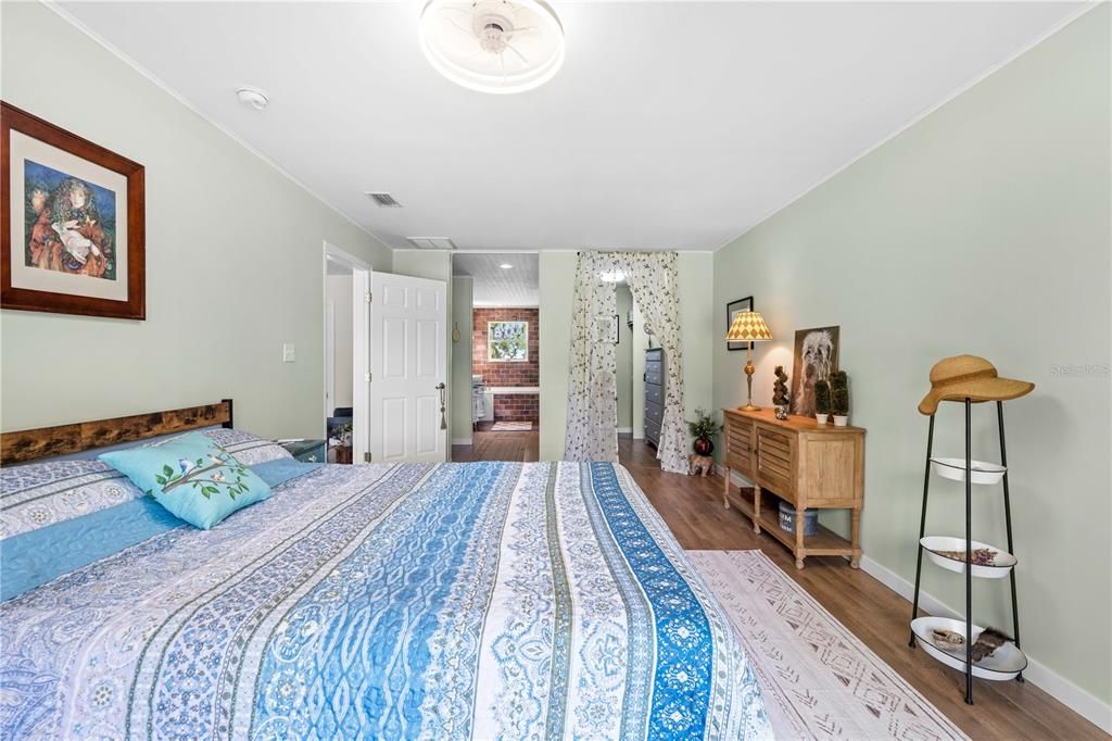For Sale: $459,000 (2 beds, 2 baths, 1728 Square Feet)
