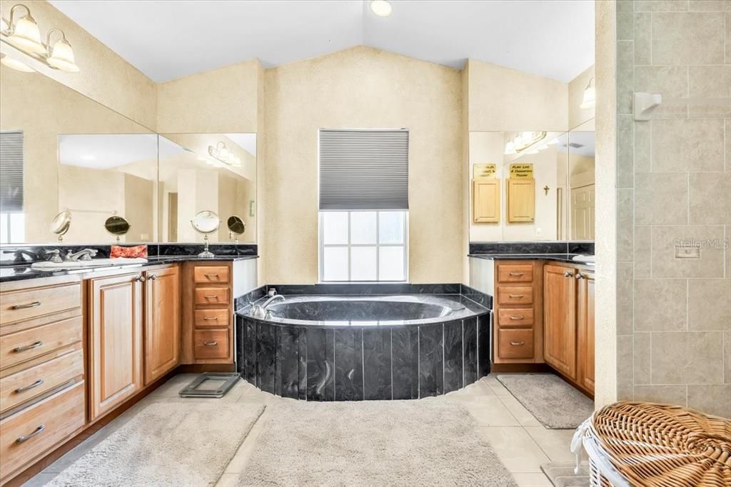 For Sale: $475,000 (4 beds, 2 baths, 2396 Square Feet)