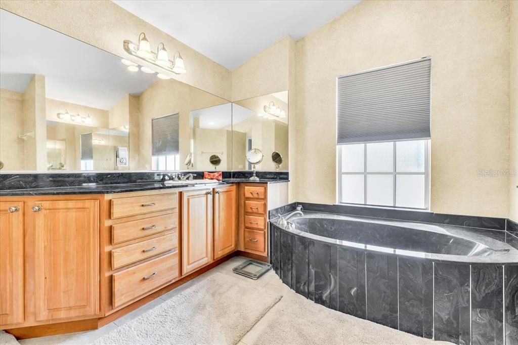For Sale: $475,000 (4 beds, 2 baths, 2396 Square Feet)