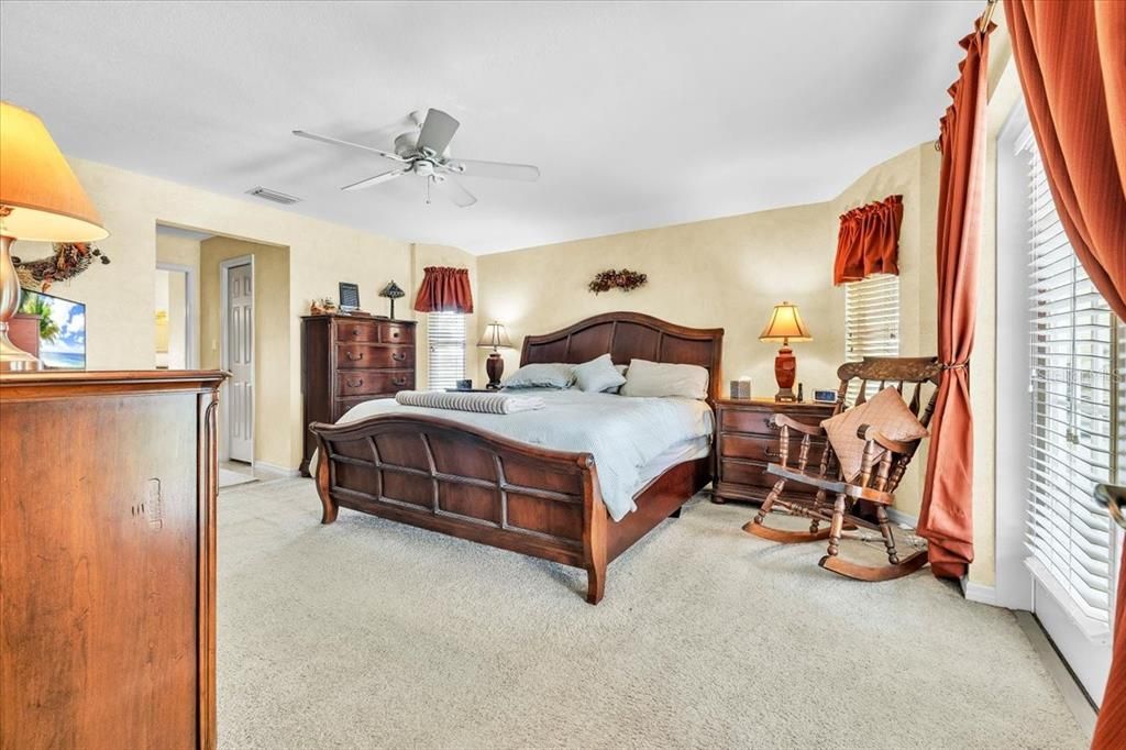 For Sale: $475,000 (4 beds, 2 baths, 2396 Square Feet)