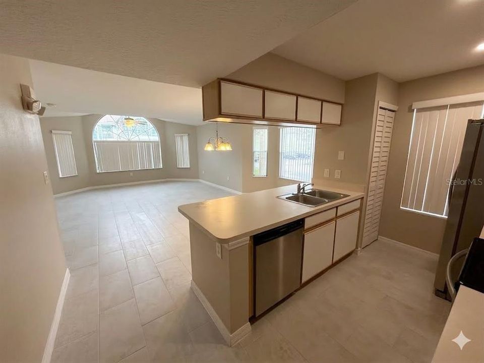 For Rent: $2,000 (4 beds, 3 baths, 1616 Square Feet)