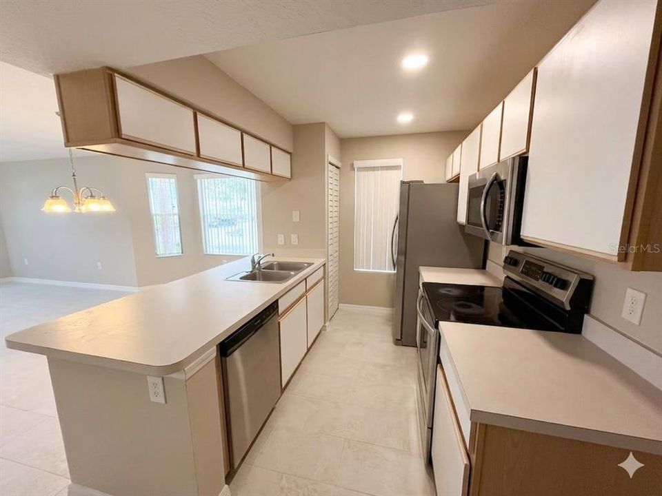For Rent: $2,000 (4 beds, 3 baths, 1616 Square Feet)