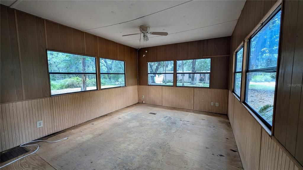 For Sale: $60,000 (3 beds, 1 baths, 672 Square Feet)