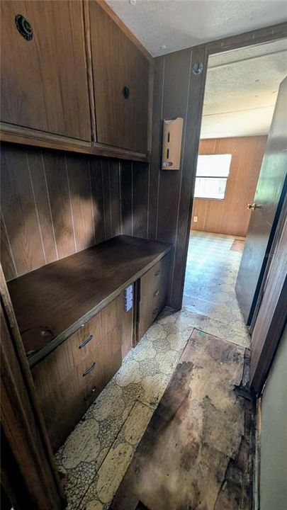 For Sale: $60,000 (3 beds, 1 baths, 672 Square Feet)