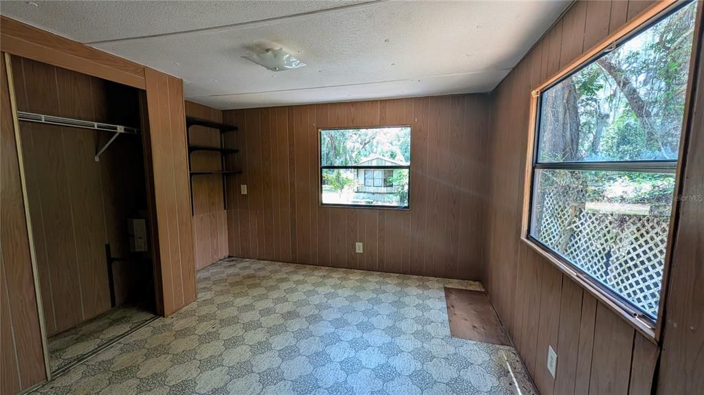 For Sale: $60,000 (3 beds, 1 baths, 672 Square Feet)