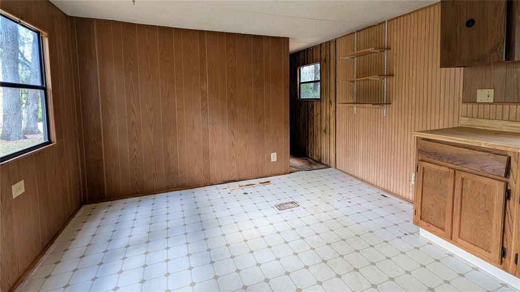 For Sale: $60,000 (3 beds, 1 baths, 672 Square Feet)