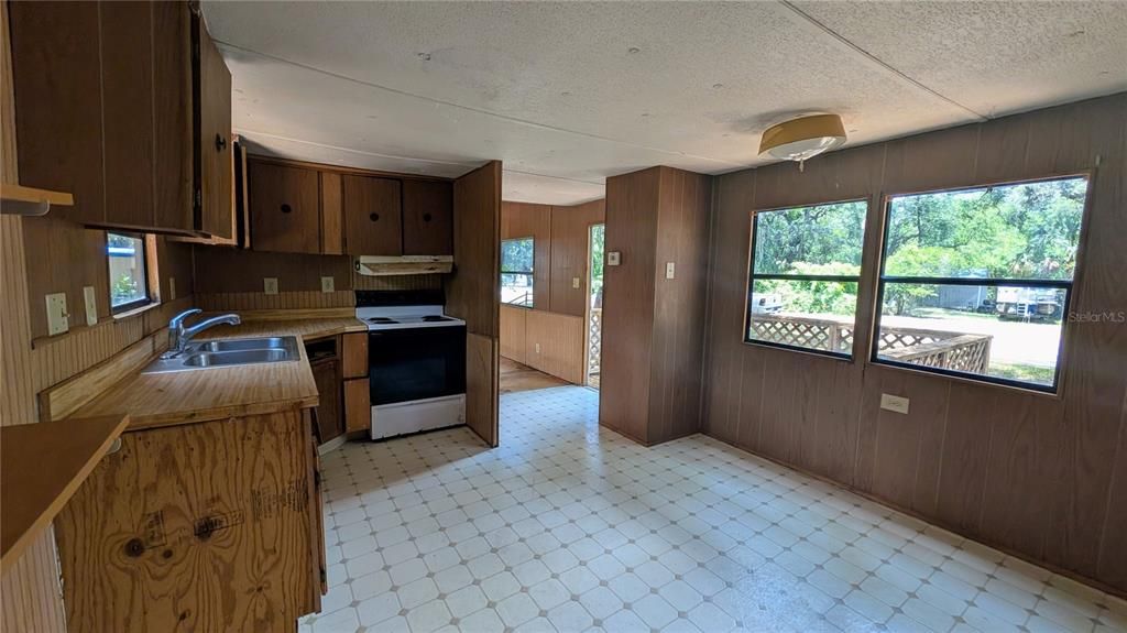 For Sale: $60,000 (3 beds, 1 baths, 672 Square Feet)
