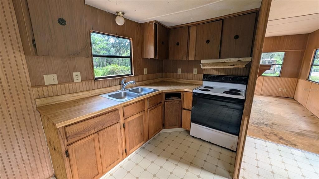 For Sale: $60,000 (3 beds, 1 baths, 672 Square Feet)