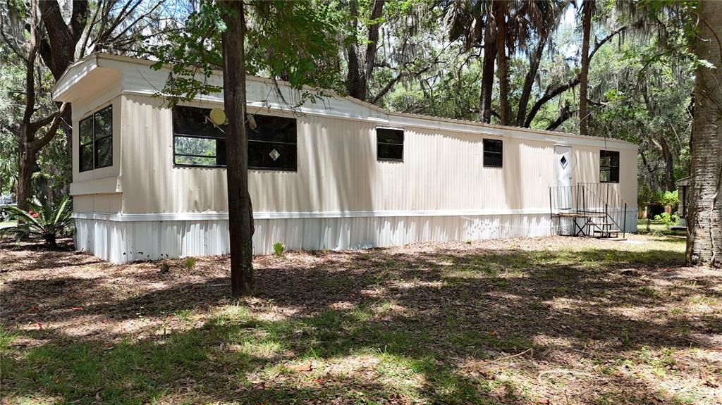 For Sale: $60,000 (3 beds, 1 baths, 672 Square Feet)