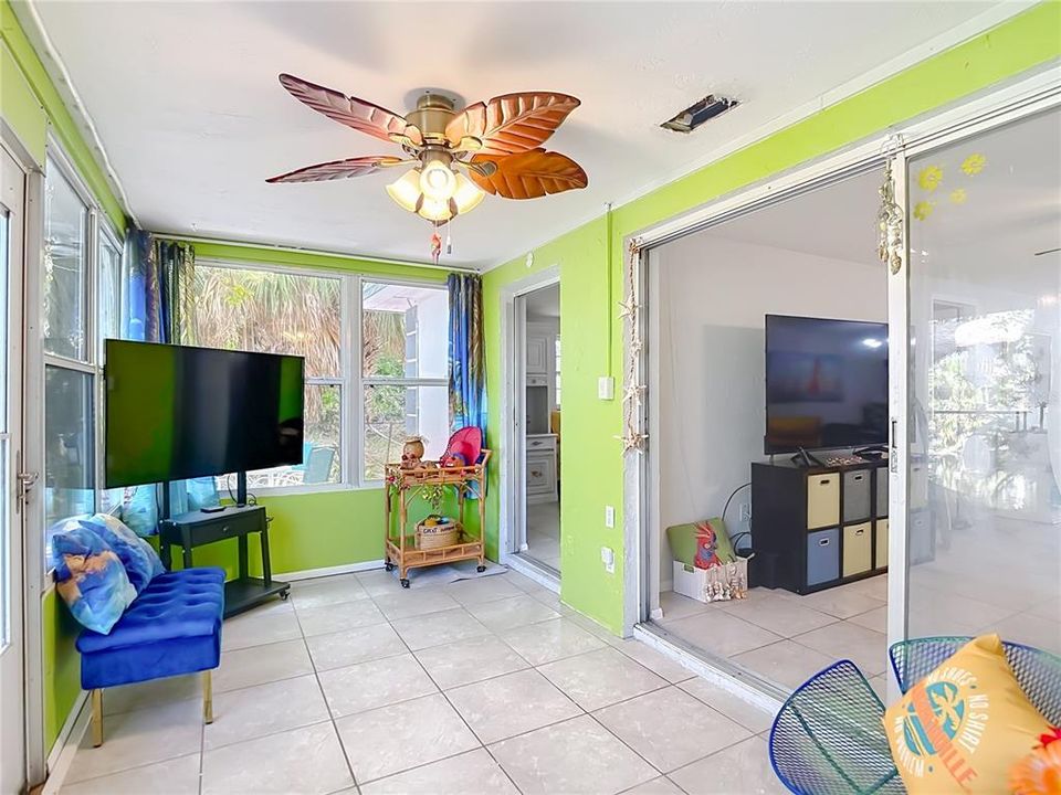 For Sale: $119,000 (2 beds, 2 baths, 888 Square Feet)