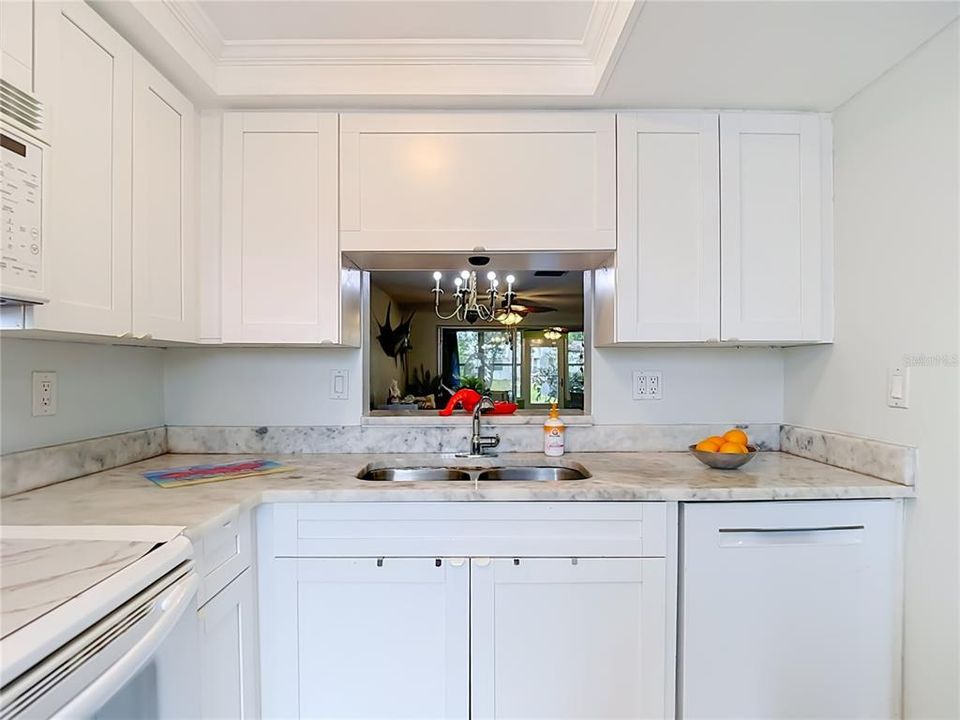 For Sale: $119,000 (2 beds, 2 baths, 888 Square Feet)