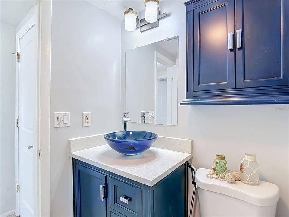 For Sale: $119,000 (2 beds, 2 baths, 888 Square Feet)
