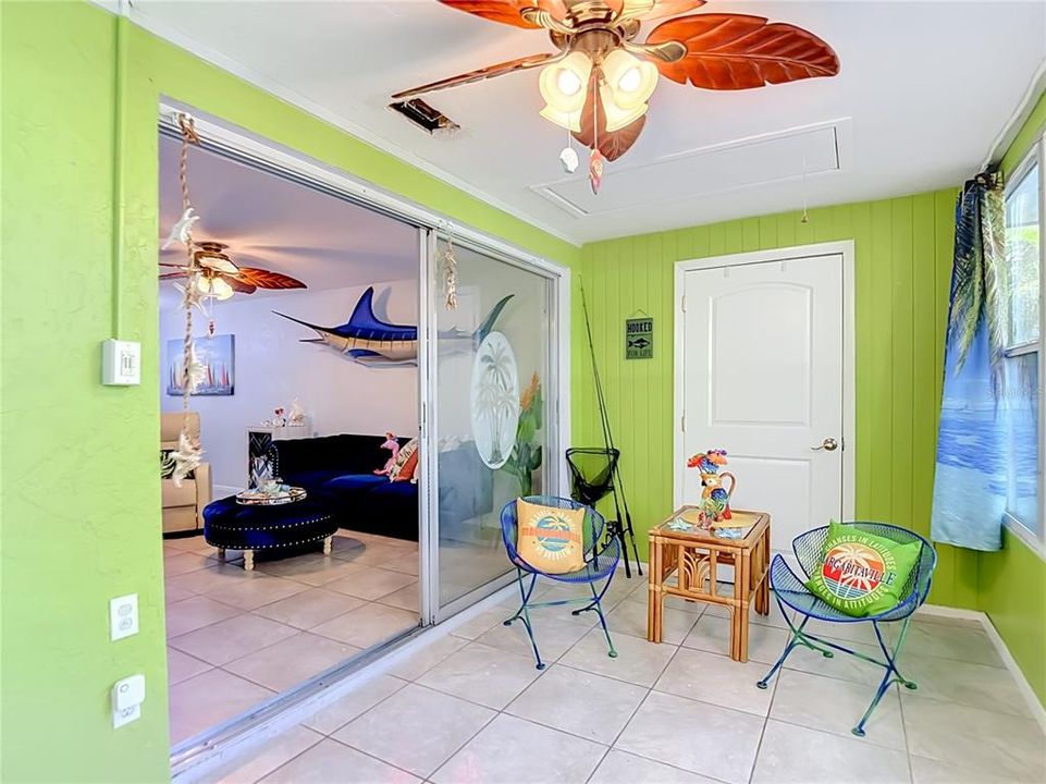 For Sale: $119,000 (2 beds, 2 baths, 888 Square Feet)