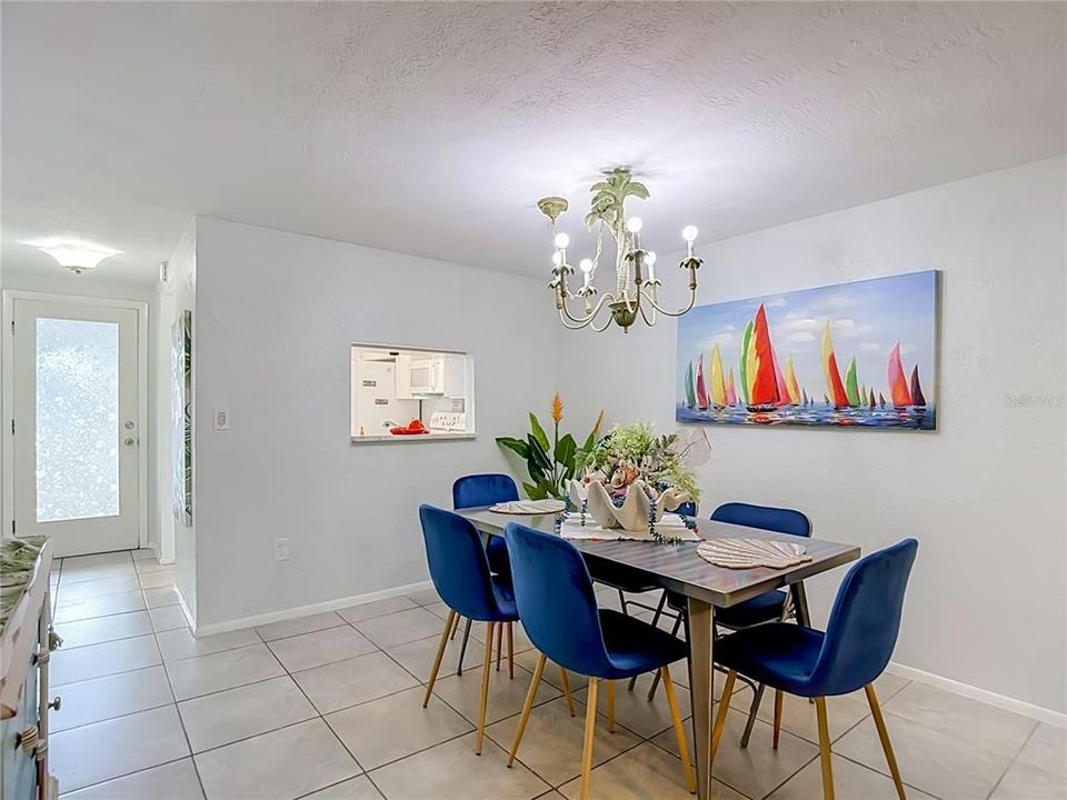 For Sale: $119,000 (2 beds, 2 baths, 888 Square Feet)