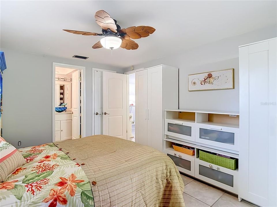 For Sale: $119,000 (2 beds, 2 baths, 888 Square Feet)