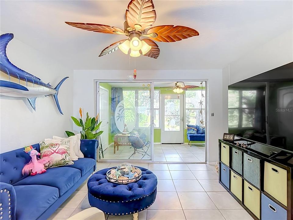 For Sale: $119,000 (2 beds, 2 baths, 888 Square Feet)