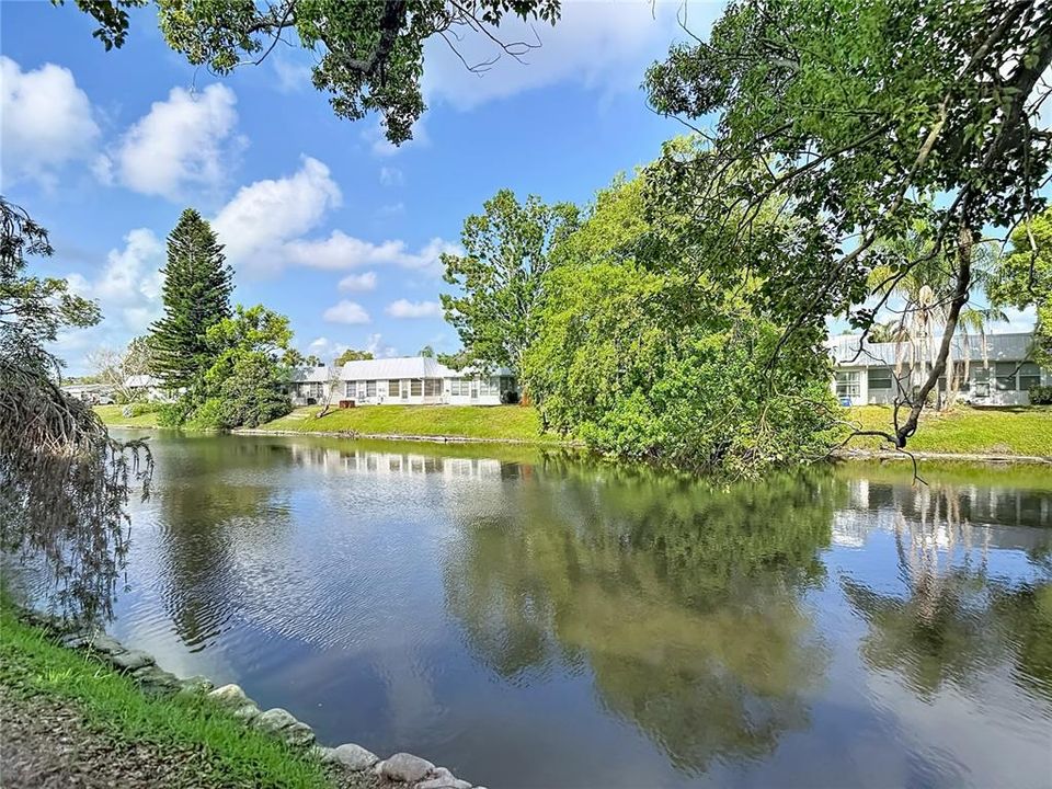 For Sale: $119,000 (2 beds, 2 baths, 888 Square Feet)